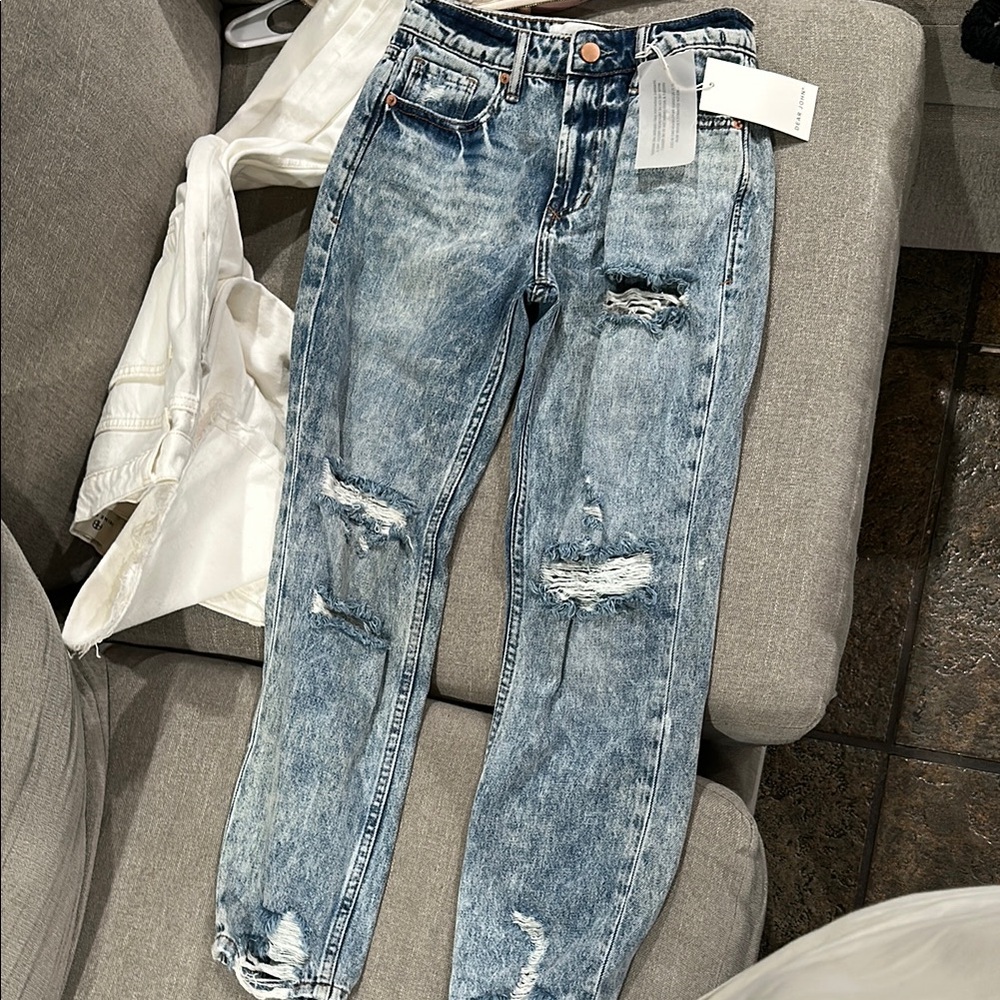 Stylish Blue Distressed Women's Jeans
